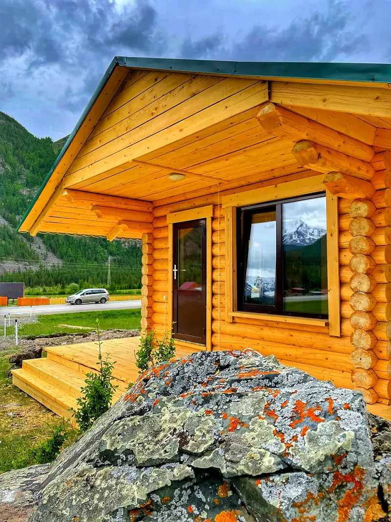 绿色小圆屋 — 阿尔泰山脉越野车之旅